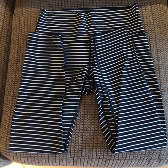 Lululemon Wunder Unders 25” Size 8 - Picture 2 of 4